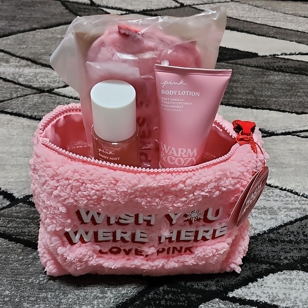 VS PINK WARM & COZY 4-PIECE PERFECT GIFT SET